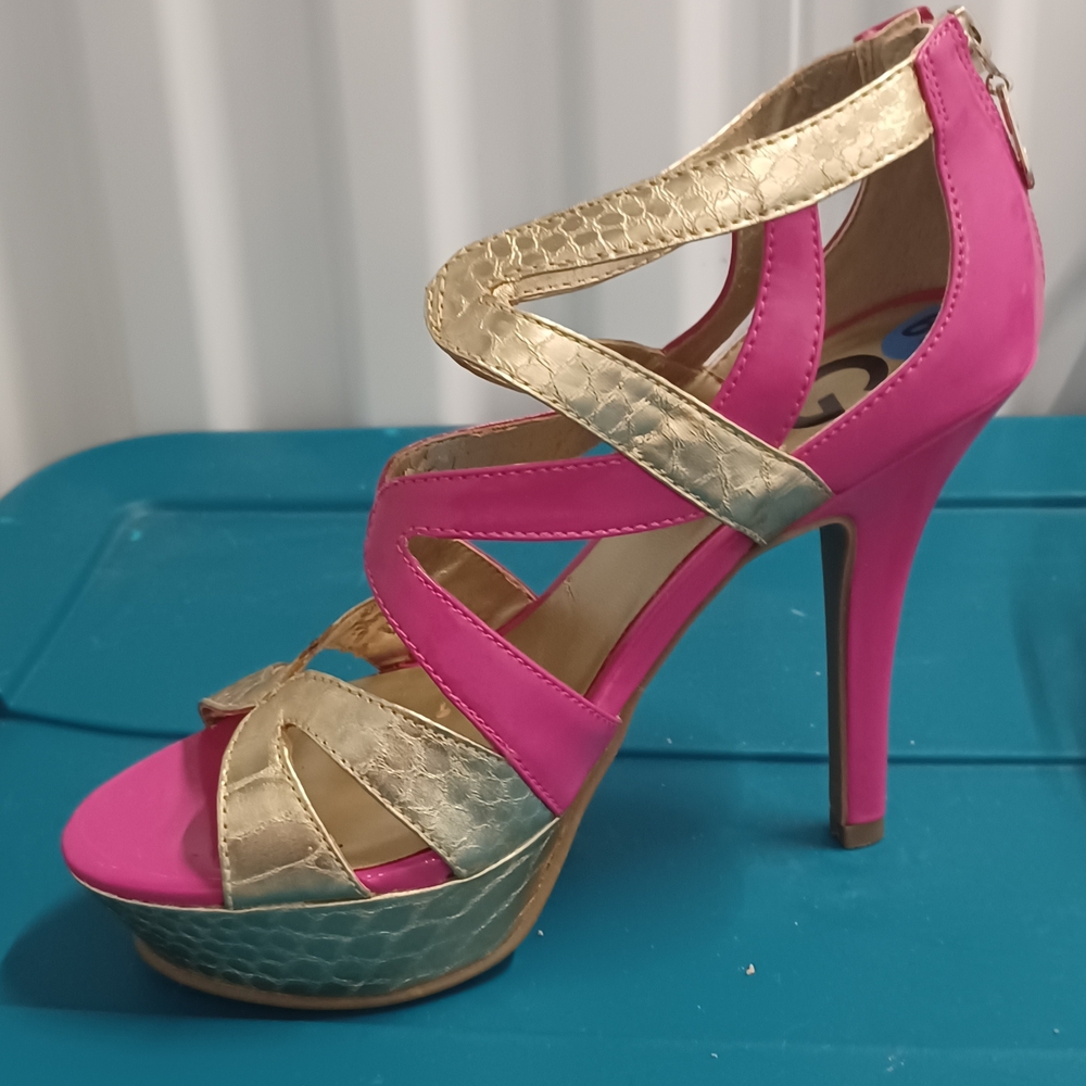 New G by Guess Fuchsia Hot Pink and Gold Strappy Snake Print Heels 6.5M